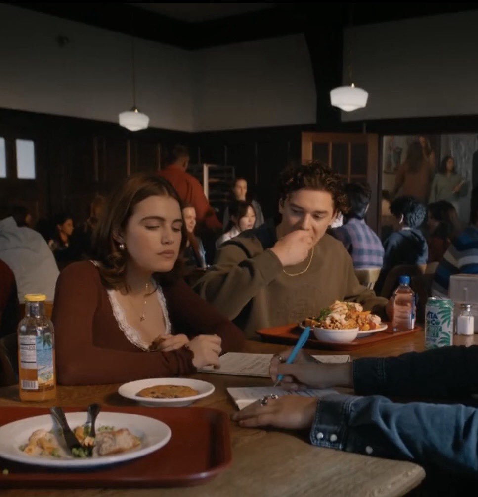 dianabellfort's tweet photo. The contrast between the amount of food on Hannah's plate and Garrett's plate will never stop being funny to me https://t.co/vB8Ir60egd