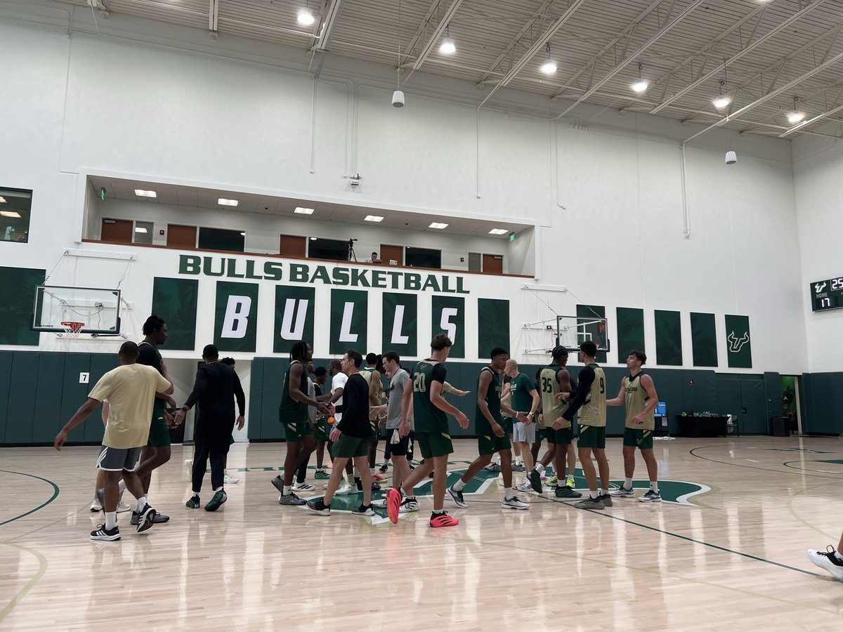 RHiggins_USF's tweet photo. Scenes from another “💯⛽️!! 🚫🚗🛑!!!” Saturday:
🤘🏻@USFMBB is putting in the work. Bulls Nation is going to love this team!
🤘🏻Fourth of four OV weekends for @USFFootball. Every detail has been curated to perfection! 
🤘🏻The crew is making great progress on our new home! 

No better time to be a Bull! LFGB!!! 🤘🏻😤