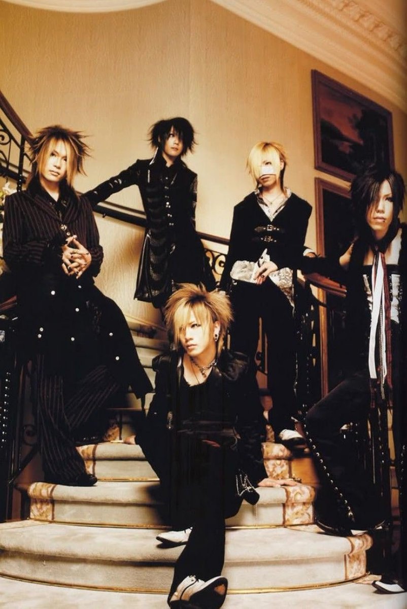 GSquareArt's tweet photo. I don't know if I'm crazy but really you can see the new Ave Mujica outfits taking inspo from visual kei, maybe even more from kotei kei to be specific, obviously done in a watered down and more palatable way https://t.co/Ivwpy3WKKo