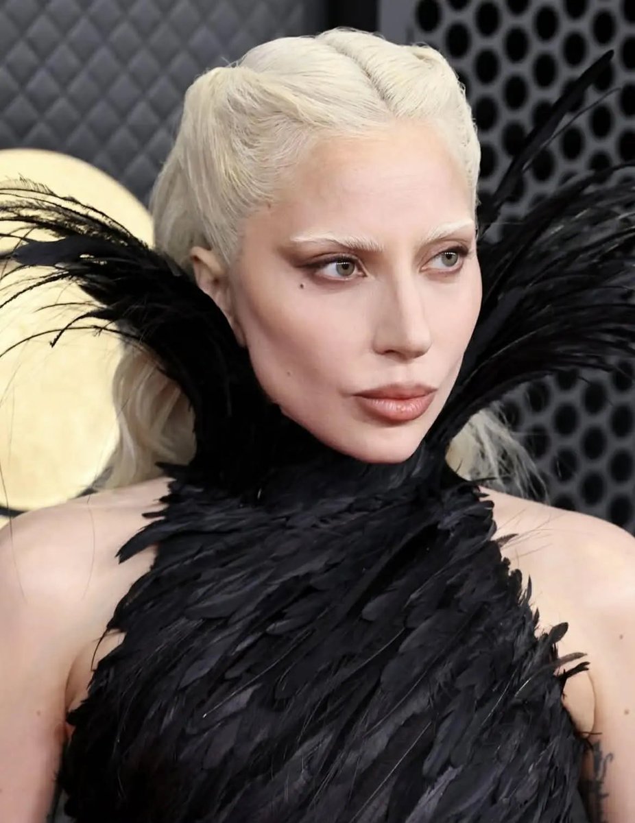 grxndesenigma's tweet photo. Lady Gaga’s next songs to cross 1 BILLION streams on Spotify: 

Abracadabra      - 810m
Bloody Mary       - 814m
Born This Way   - 835m
Applause             - 812m https://t.co/7C6SuiUntM