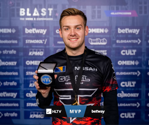 tdrtdgd's tweet photo. @bhea3x_ Now imagine how we at FaZe felt when he left
Of course, in the end it turned out to be good for us because we won a Major
But when he left, it felt like the whole team was going to fall apart
He need to win. I cant allow myself to see another former FaZe star retire without major https://t.co/c9Dj88eFge