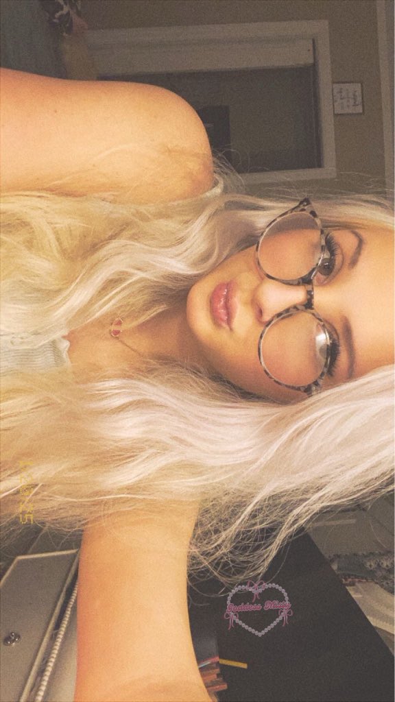 spoil_mistyy's tweet photo. As long as I exist … you’ll always be broke💋

#femdom #findom #findomme #cashcow #walletdrain #assslave #lipslave #blonde https://t.co/96zlRzp59s
