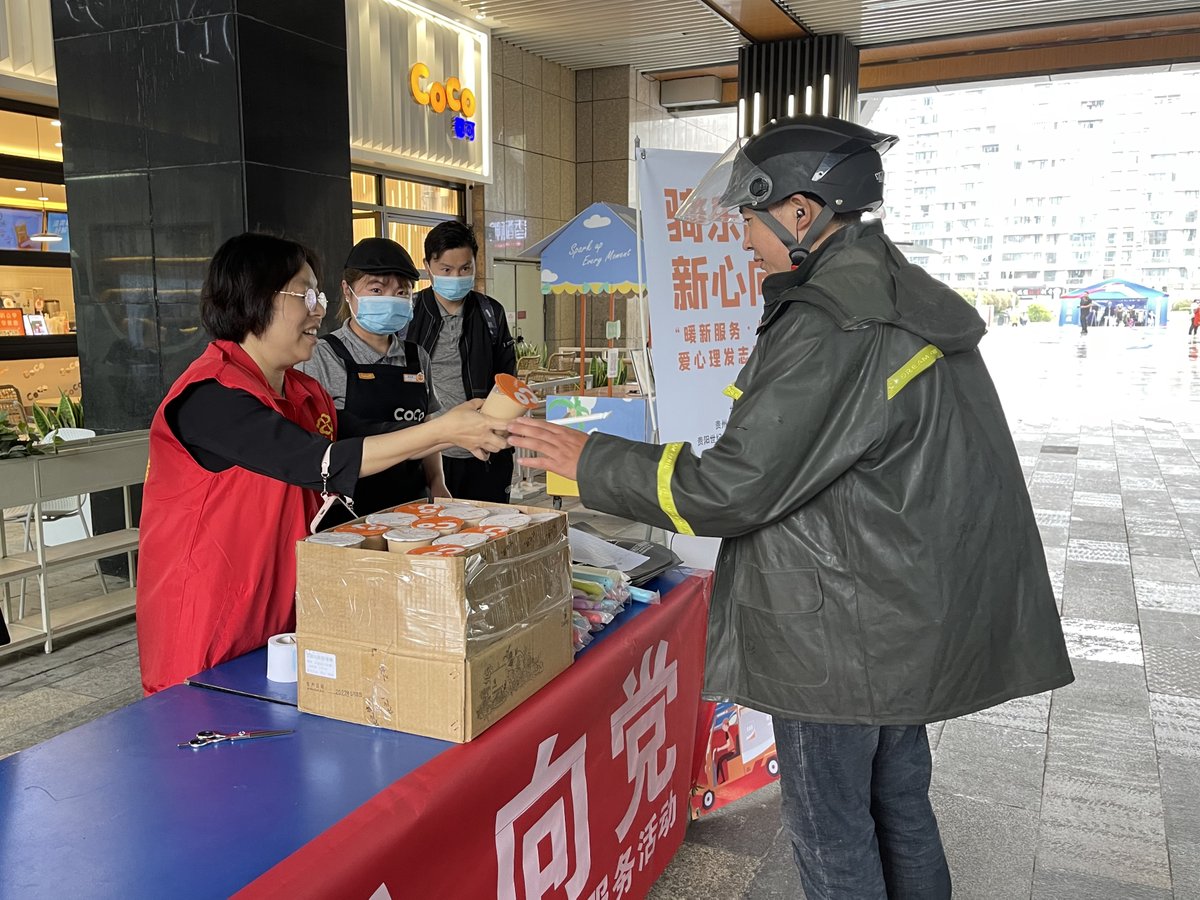 Joypvl's tweet photo. Just spent a fulfilling morning distributing hot meals to unhoused neighbors in downtown—small acts of kindness go a long way. Grateful for this chance to give back.  #VolunteerLife #KindnessMatters https://t.co/EAe6W4amJy