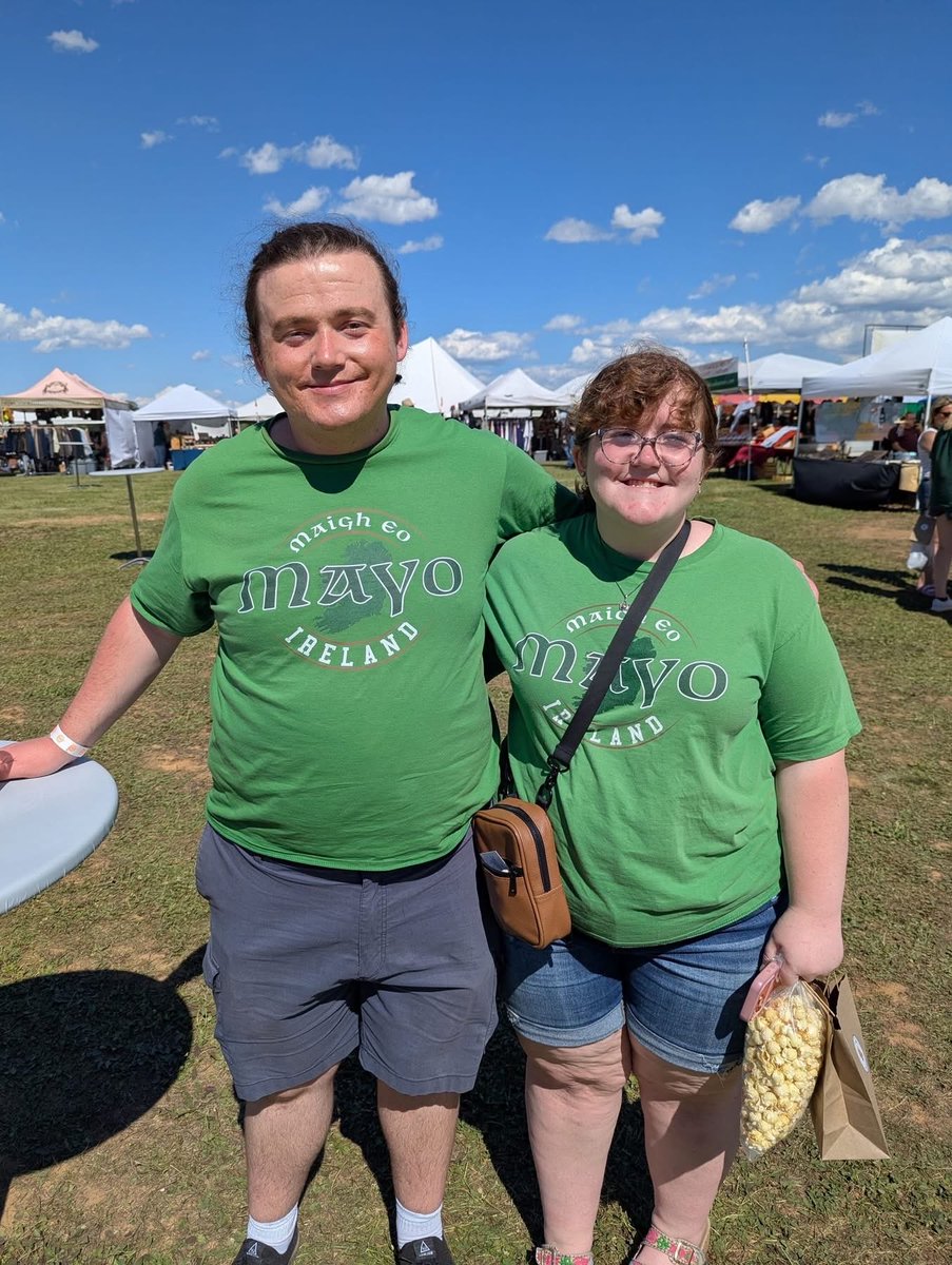 DuffyMoira's tweet photo. Irish Festival Fun with dad, brother, and cousins 💕 https://t.co/DsLzuEl4sC