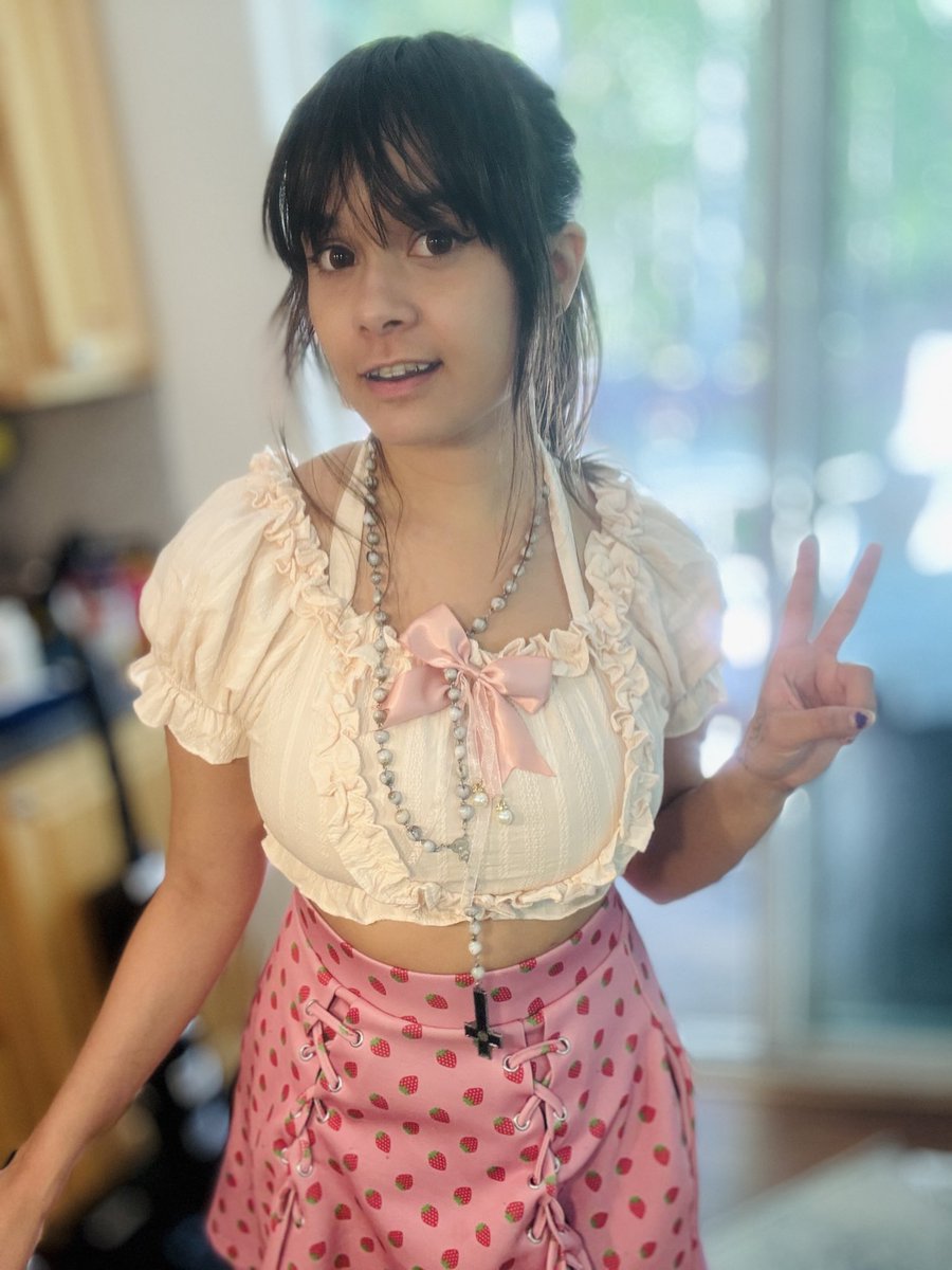 Sushimewew's tweet photo. I hope everyone has a good Summer Solstice!! 🌸💕✨ https://t.co/Vig9HOEesi