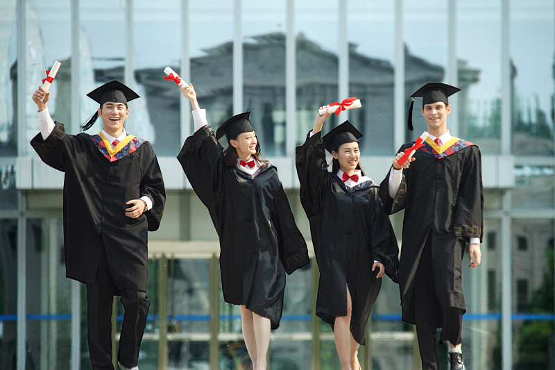 DANILA10163165's tweet photo. Graduation  Final walk  New chapter unlocked  Grateful for every laugh, late-night study, and friend who felt like family. Here’s to the roads ahead—may they be bright! https://t.co/zjIDsjWT2q