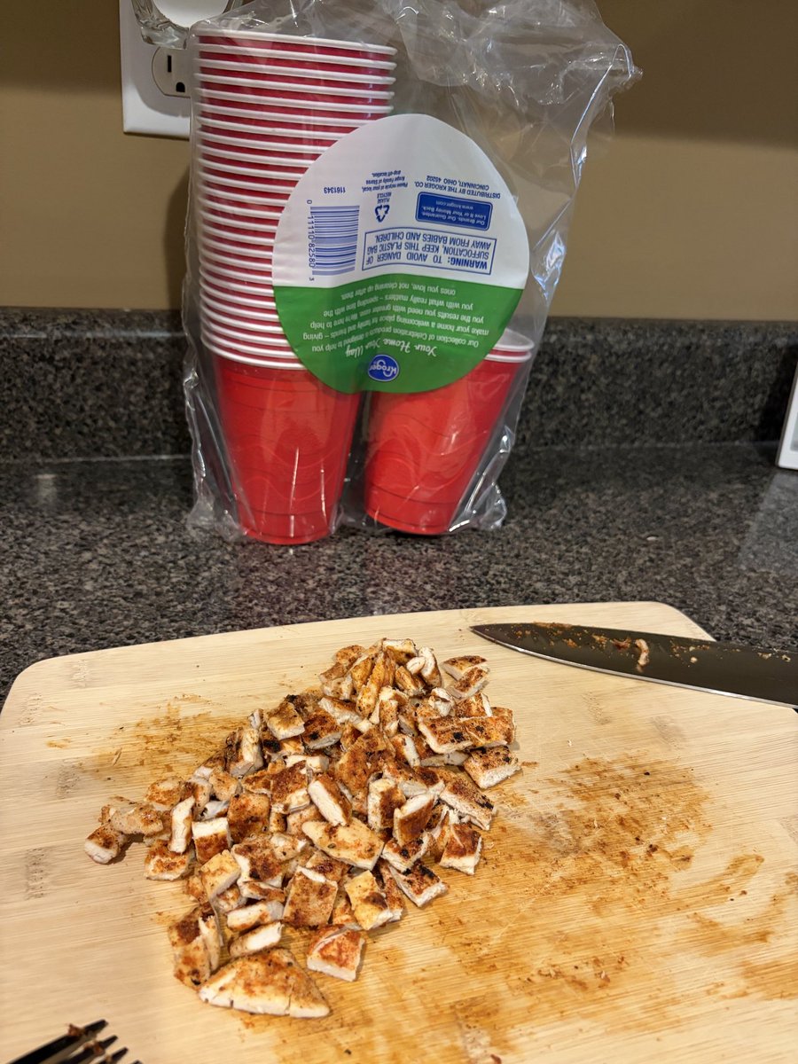 GarrettThorn's tweet photo. For anyone needing help with their protein goals, I just saw these solo cups next to the chicken I made and idk I think chicken cup could really be a big hit. Leave your thoughts in the comments below https://t.co/E7Q4hWB4x0