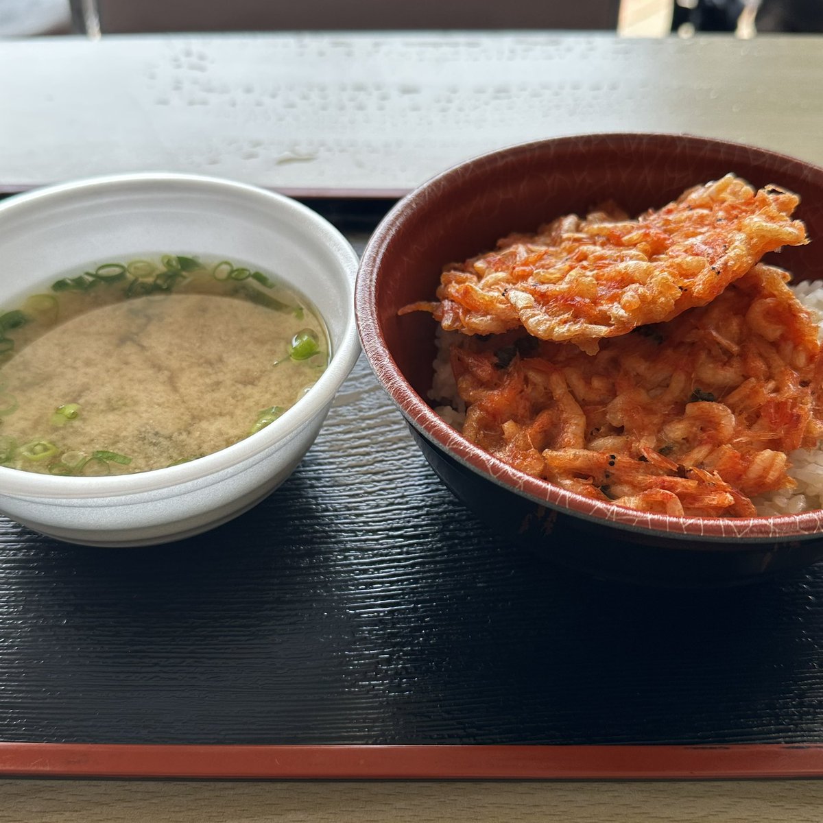 hakase_death's tweet photo. 先週フラッと行った

たぶん建て替えかな？

現在の由比港のアレは28日で終了です

10月上旬に新店舗予定らしいです

昔は穴場だったのにネットのせいで大行列だから朝7時に整理券を必ず取りましょう https://t.co/wqRj3NdkdD