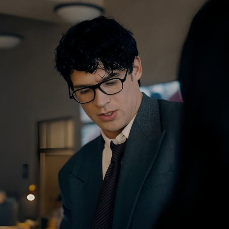 butchelors's tweet photo. she’s so clark kent and superman https://t.co/Xklx27zxYy