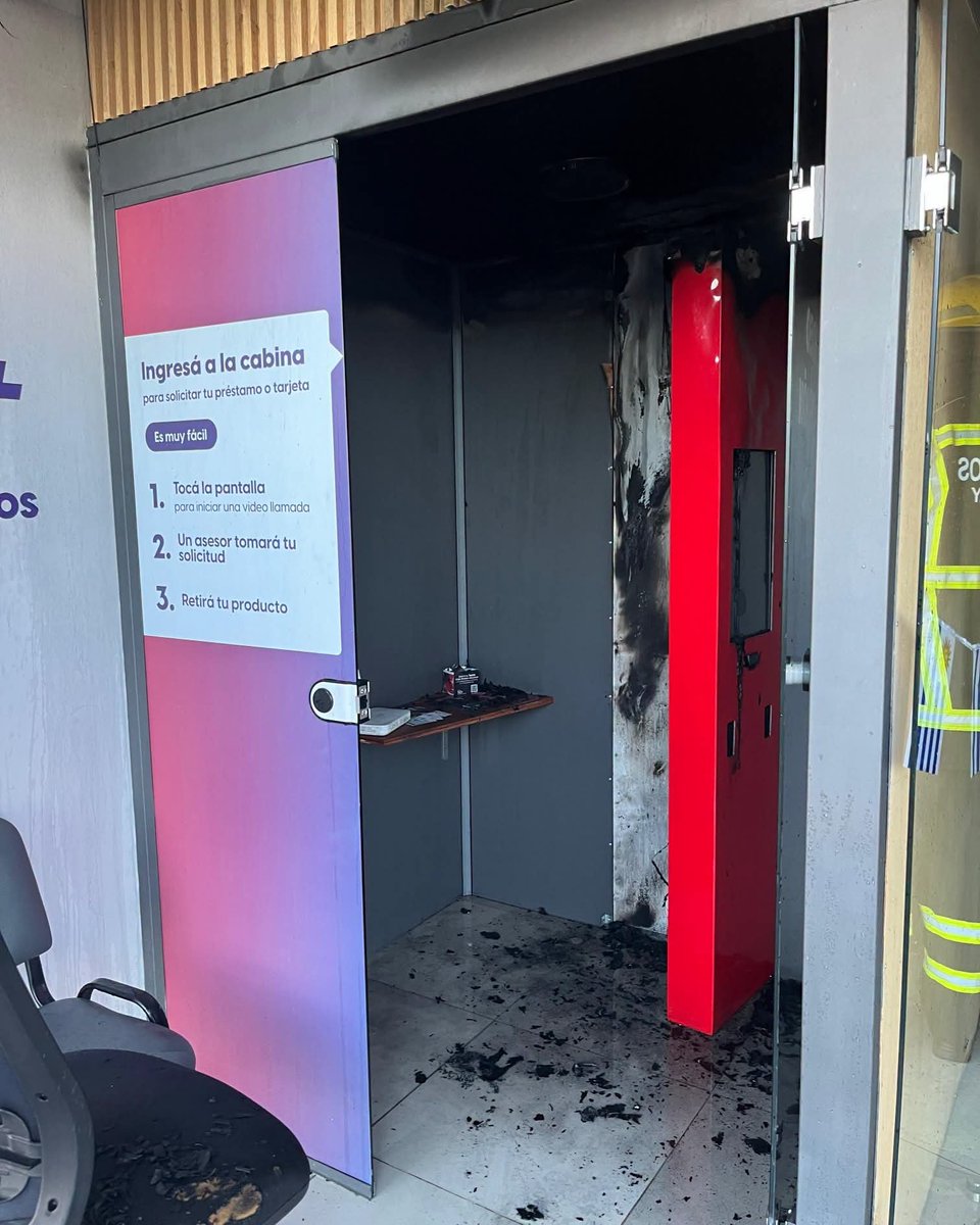 RadioZSM's tweet photo. Bomberos de Paso de los Toros trabajaron en un incendio registrado en un local comercial ubicado en Sarandí esquina Bvar. Artigas.

#RadioZSM https://t.co/5fiReRUjcC