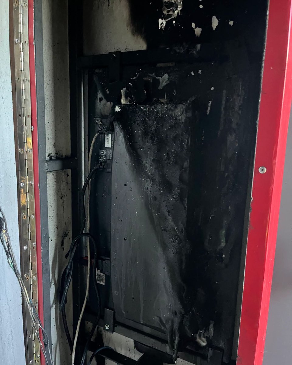RadioZSM's tweet photo. Bomberos de Paso de los Toros trabajaron en un incendio registrado en un local comercial ubicado en Sarandí esquina Bvar. Artigas.

#RadioZSM https://t.co/5fiReRUjcC