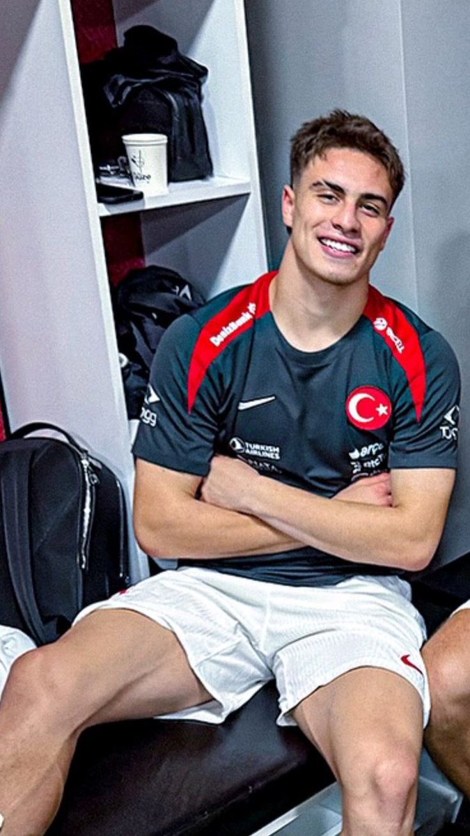 lorekingg's tweet photo. perdemos tanto com a turquia sendo eliminada tão cedo da copa 😭😭😭 https://t.co/x1y1LyA8oU