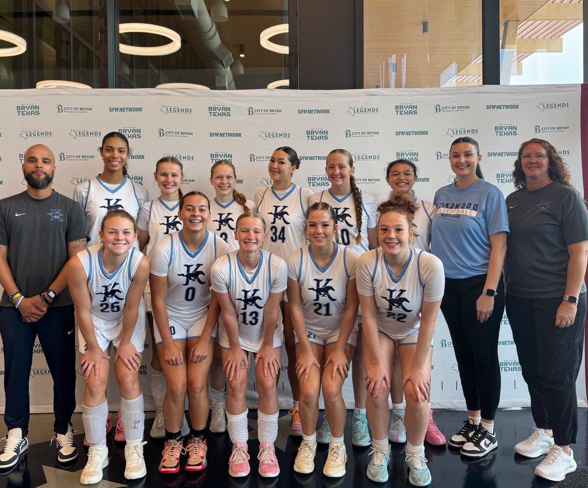 KHSGirlsHoop_s's tweet photo. Got some good quality work in at this weekendβs @tabchoops showcase in Bryan-College Station against some good competition! Ended the weekend with a victory over the McKinney Boyd Lady Broncos to finish 1-2 overall. Now, back to work we goβΌοΈ #ForTheTeam #GottaEat https://t.co/2hjtLaInZH