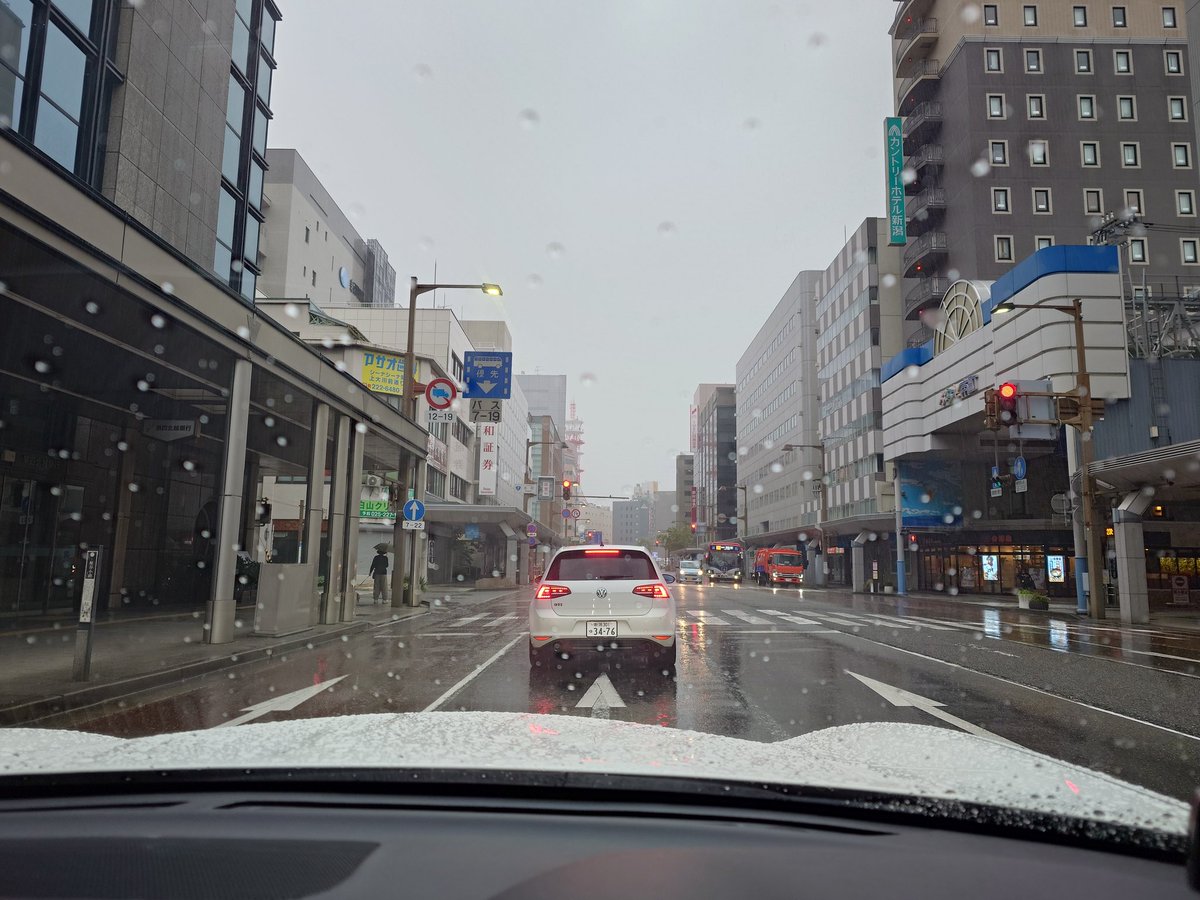 tasuke_21's tweet photo. 国道113号トレースの旅スタート！
すごい雨だけど…笑 https://t.co/PEzZQaMBrx