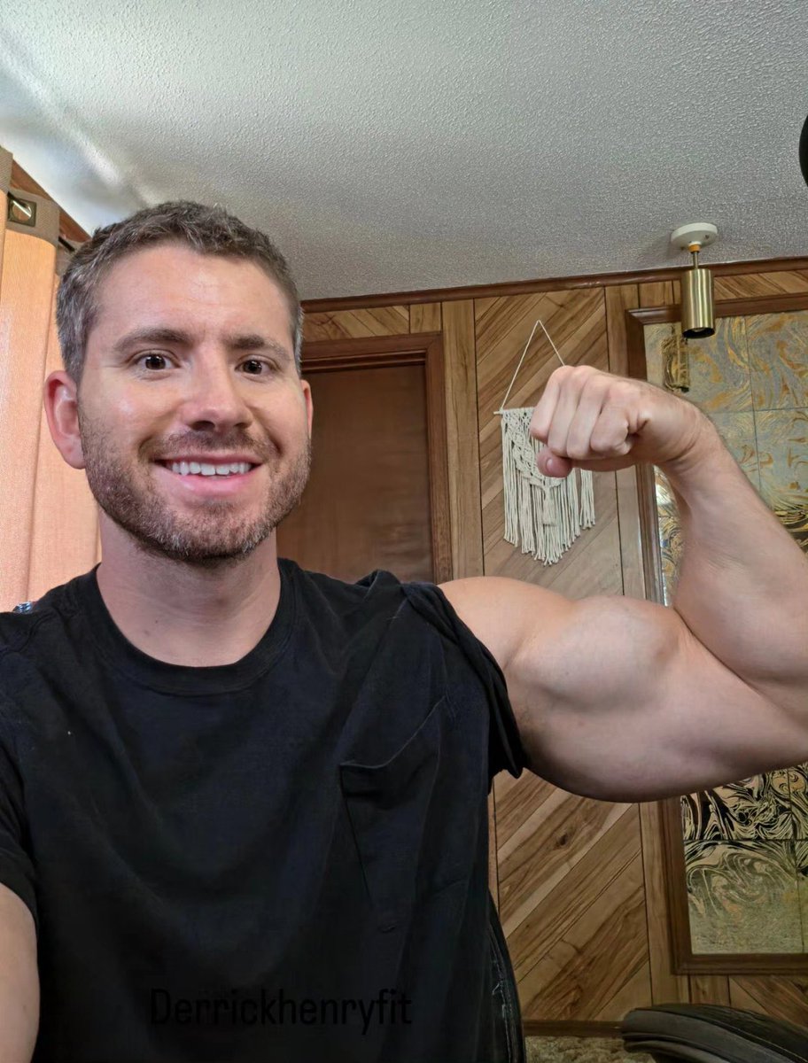 Derrick02ve's tweet photo. It's a muscle kind of summer https://t.co/LbdYsFW66X