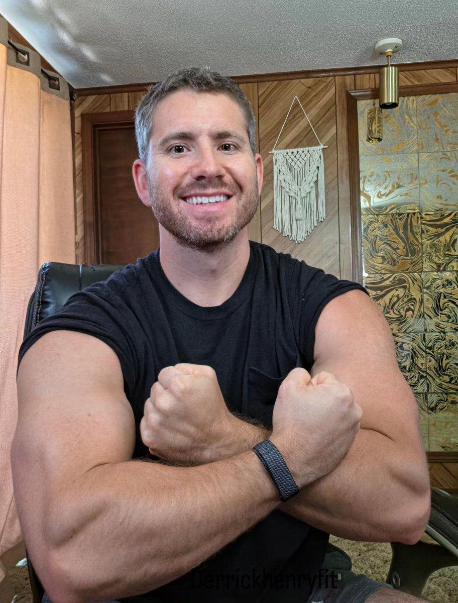 Derrick02ve's tweet photo. It's a muscle kind of summer https://t.co/LbdYsFW66X