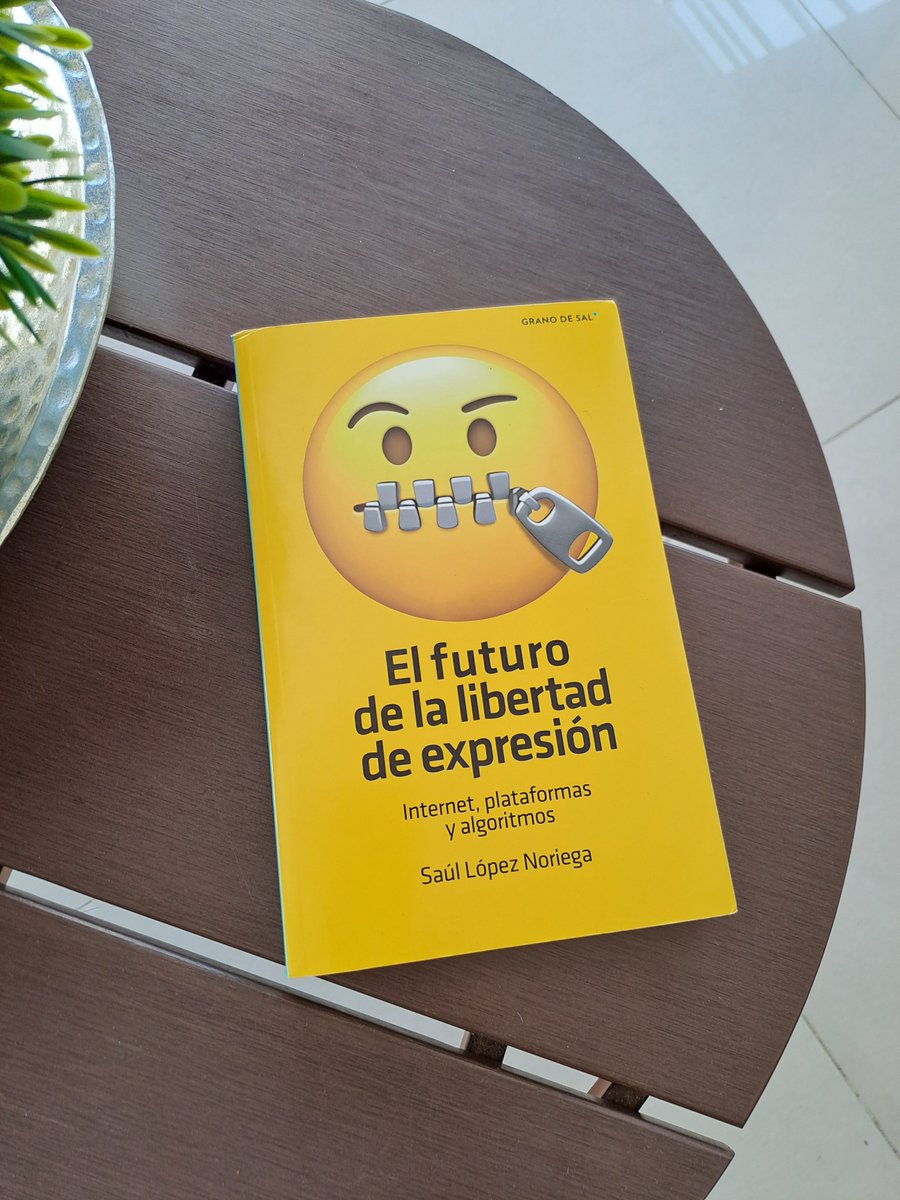 TalleyrandM's tweet photo. Tras otra refriega con el gobernador del rocío, sus ínfulas autoritarias y su vieja tentación de ponerle bozal a la palabra, me refugio en este libro de Saúl López Noriega para entender, al menos en parte, hacia dónde pretenden llevarnos el acróbata y sus locuras. https://t.co/fuN6SSJNIT