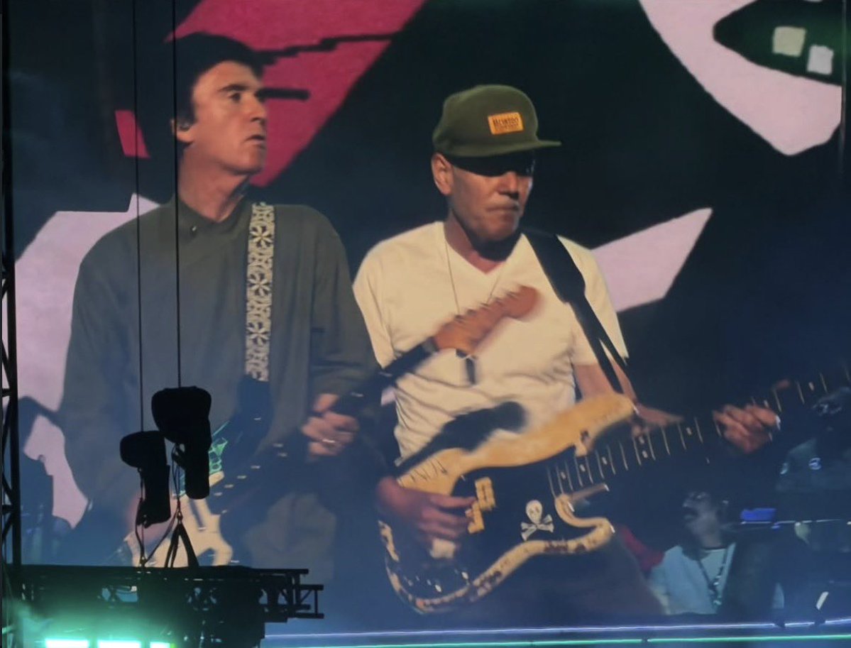 themarrparade's tweet photo. LDN. @Johnny_Marr + Gorillaz. 

📸: Paul Cantin https://t.co/3AckDJP3dZ
