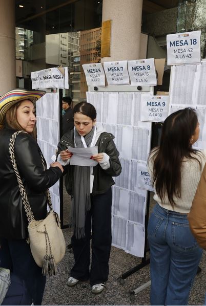 diariopanorama's tweet photo. Los colombianos volverán a las urnas el domingo 21 de junio para elegir en segunda vuelta al presidente que gobernará al país en el periodo constitucional 2026-2030, entre el ultraderechista Abelardo de la Espriella y el izquierdista Iván Cepeda, tras una campaña virulenta en los discursos y redes sociales.