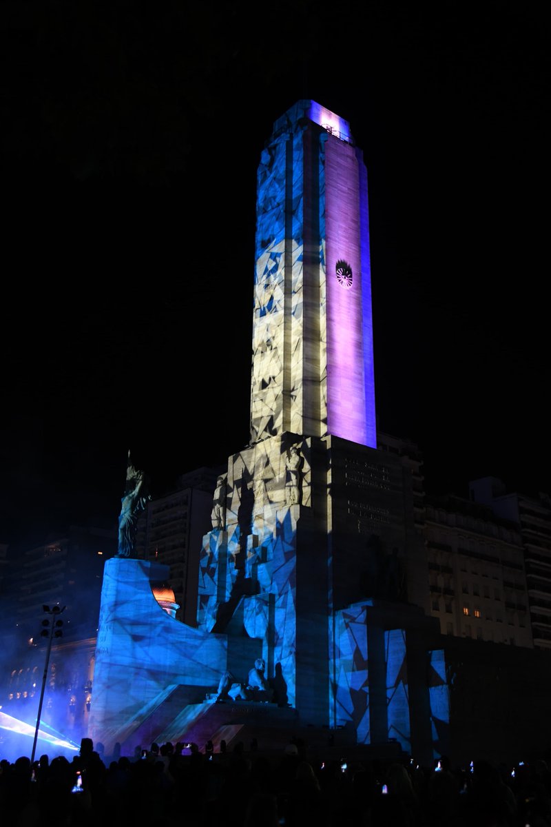 sebachale's tweet photo. Uff!! Que magia tiene esta bendita y hermosa ciudad. Una fiesta este 20 de Junio como Rosario se merecía hace tiempo. Y con nuestro Monumento luciendo como nunca.
Arriba bien arriba siempre Rosario. https://t.co/zX3g7keHK0