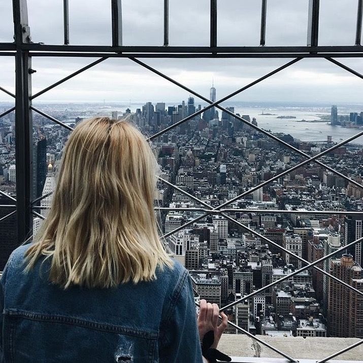 dr_lululemon's tweet photo. A gorgeous view with an even more gorgeous girl 🧡 https://t.co/eSh2CvgqlZ