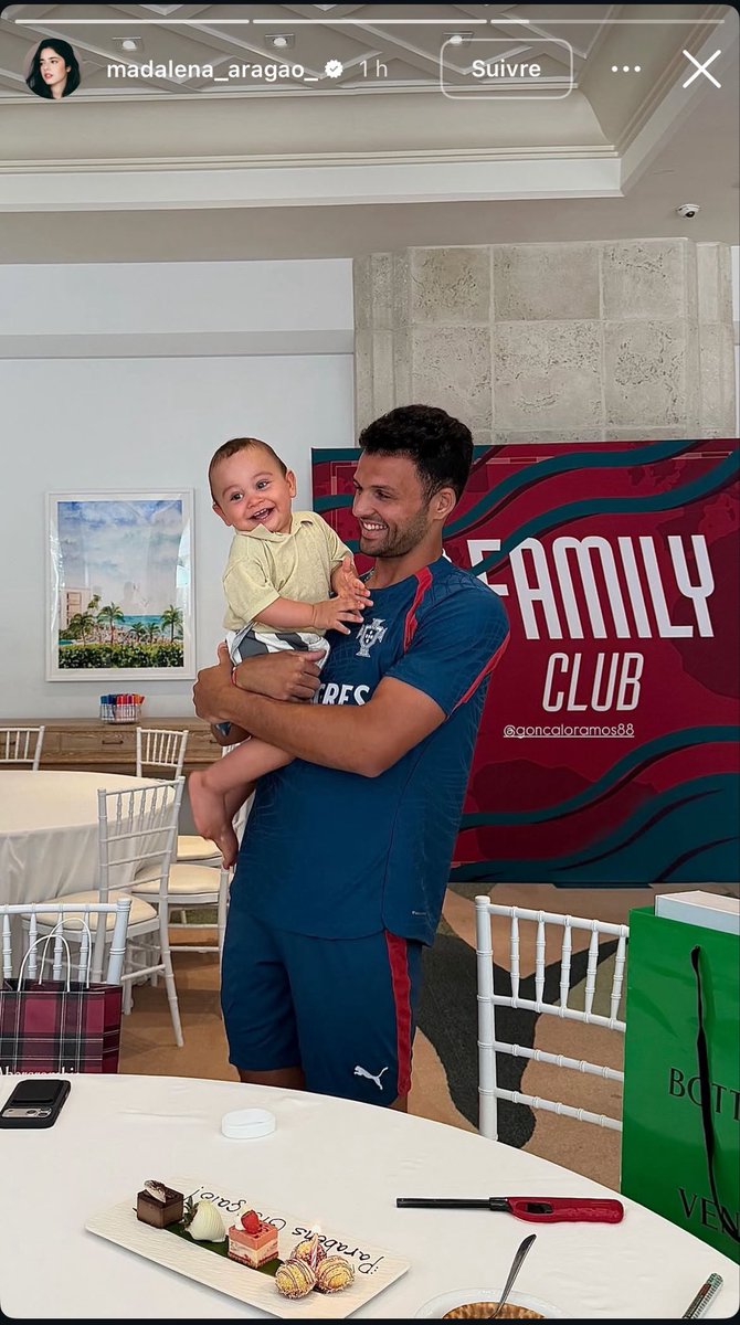 LMDPSG's tweet photo. Gonçalo Ramos fête son anniversaire en famille avec son fils 🥰🇵🇹

Madalena Aragão était également présente ! https://t.co/X7AUNa5AzI