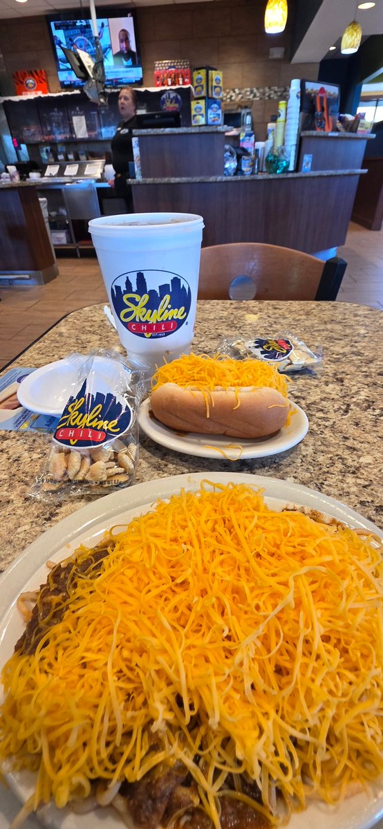 DScottRuss's tweet photo. @CoachChrisMack @Skyline_Chili Me in Louisville https://t.co/IG4B7xMdNt