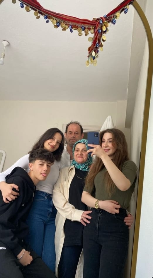 Alprnomertprk13's tweet photo. Bir baba evladını toprağa değil, hayallerine emanet etmek isterdi. Bayram Abi'nin yüreğinde kapanmayan yaranın adı Alperen Ömer. #BabalarGünü https://t.co/nZrZHGLXKI