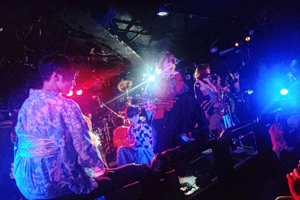 cosoado's tweet photo. 先週日曜のオワリズム弁慶さん。La.mamaのワイドなステージで、それぞれの演者さんがみんなかっこいいパフォーマンスされており、目も耳もフル稼働で使って楽しませていただきました〜🎶✨️！ https://t.co/5x27MJVFlI