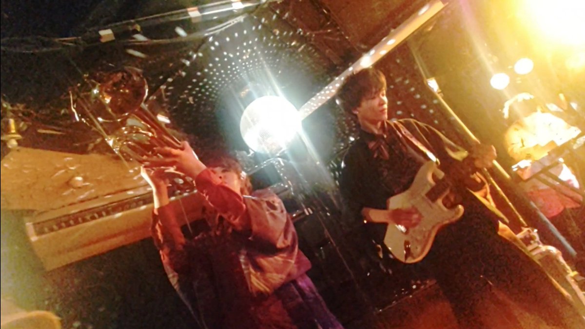 cosoado's tweet photo. 先週日曜のオワリズム弁慶さん。La.mamaのワイドなステージで、それぞれの演者さんがみんなかっこいいパフォーマンスされており、目も耳もフル稼働で使って楽しませていただきました〜🎶✨️！ https://t.co/5x27MJVFlI