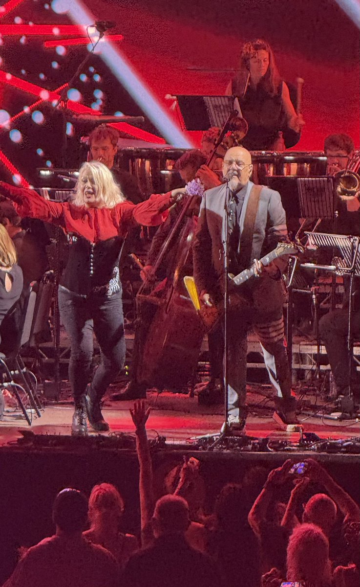 AndyatAuto's tweet photo. She was working, but I was playing to the beat of the 80’s. @kimwilde was brilliant https://t.co/5nQ4unS4YT