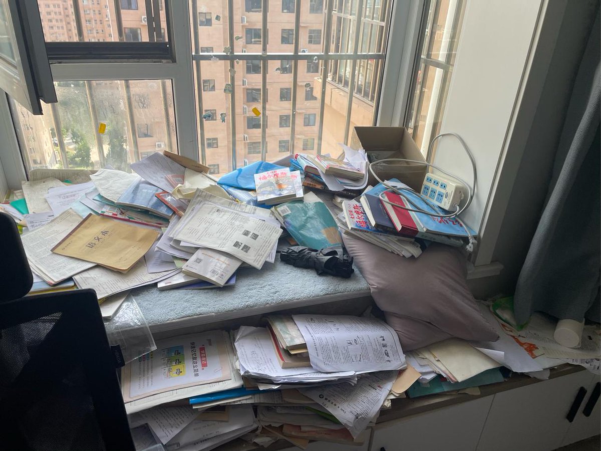 bblueyedd's tweet photo. Got 5 minutes Sort your old stuff this weekend! Donate clothes you no longer wear, recycle broken gadgets, and keep only what brings you joy. Small declutter = big peace ， https://t.co/LjOUz7Mzs7