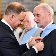 pablobojar's tweet photo. @GiertychRoman Przede wszystkim Order Orła Białego jest wyświechtany, jak majtki blond celebrytki w Dubaju. Nie dziwota, że tylko tak ułomna "elita" jak nasza, może traktować go jako narzędzie polityki zagranicznej...
Nie wymagajmy więc, żeby świat i Europa traktowała te głupoty poważnie. https://t.co/qk3QONwDRo