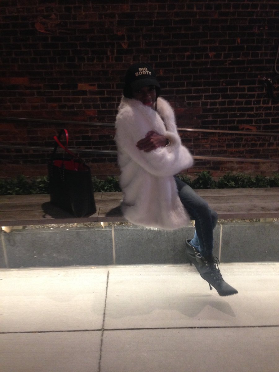 LalaBasquiat's tweet photo. December 2025

Love the 2010s aesthetic https://t.co/f3dIz2pkrZ