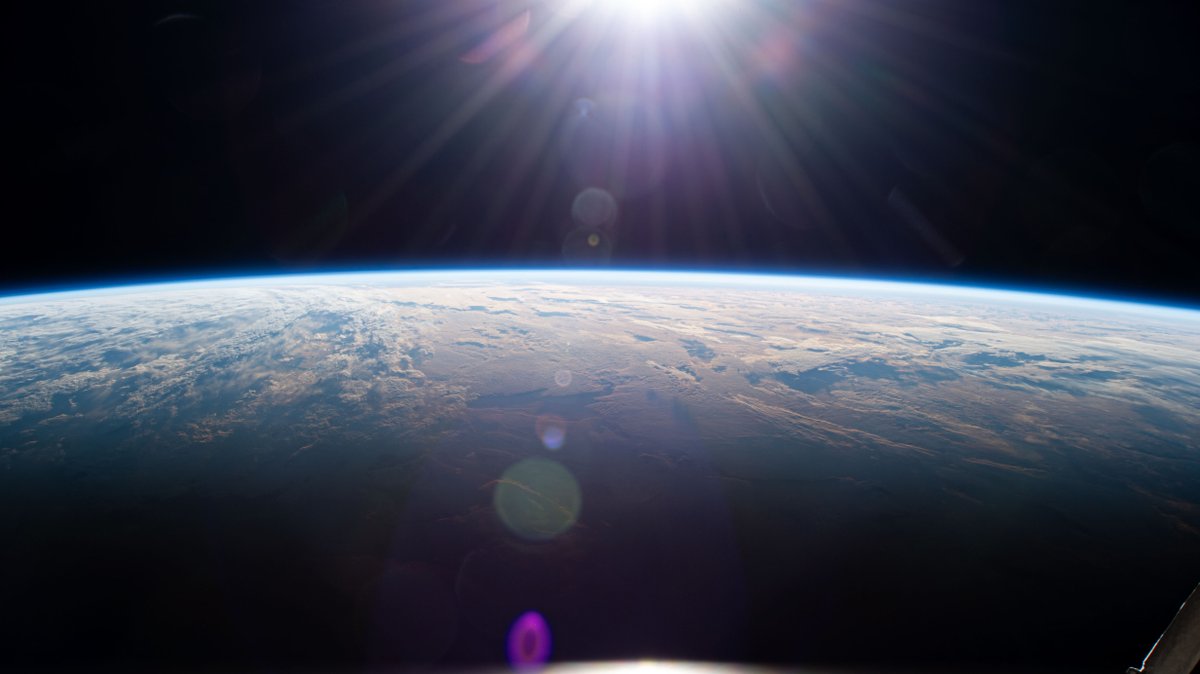 NASAEarth's tweet photo. Happy summer solstice ☀️

Today marks the start of astronomical summer in the Northern Hemisphere and the longest stretch of daylight. It’s the day the Northern hemisphere is most tilted toward the Sun. https://t.co/k0qPHyGw5l https://t.co/B6sGBm6jQv