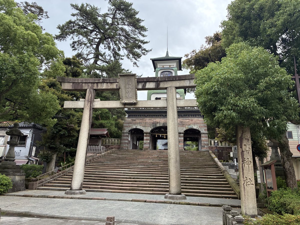 sanaxyz's tweet photo. あさんぽ。

尾山神社の山門。
これは、先日の山形の面接授業で習った日本近代建築の歴史の中で出てきた、幕末から明治前半の和漢洋折衷様式…
昨日呑み屋でおすすめされたが、見に行ってよかった。 https://t.co/Io1bY9b8Yc