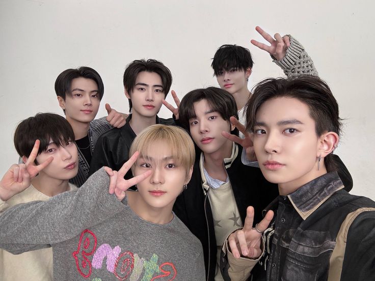 areeeexw's tweet photo. @zZzZzZz7_7zZz ENGENEs continue boycotting BELIFT and demanding fair and respectful treatment for all seven members of ENHYPEN.

#Fairness_For_Our_SevEN
#BELIFT_Lab_Boycott_Continues
#WeSTANDwithSUNGHOON https://t.co/9JWwJ0OuEg