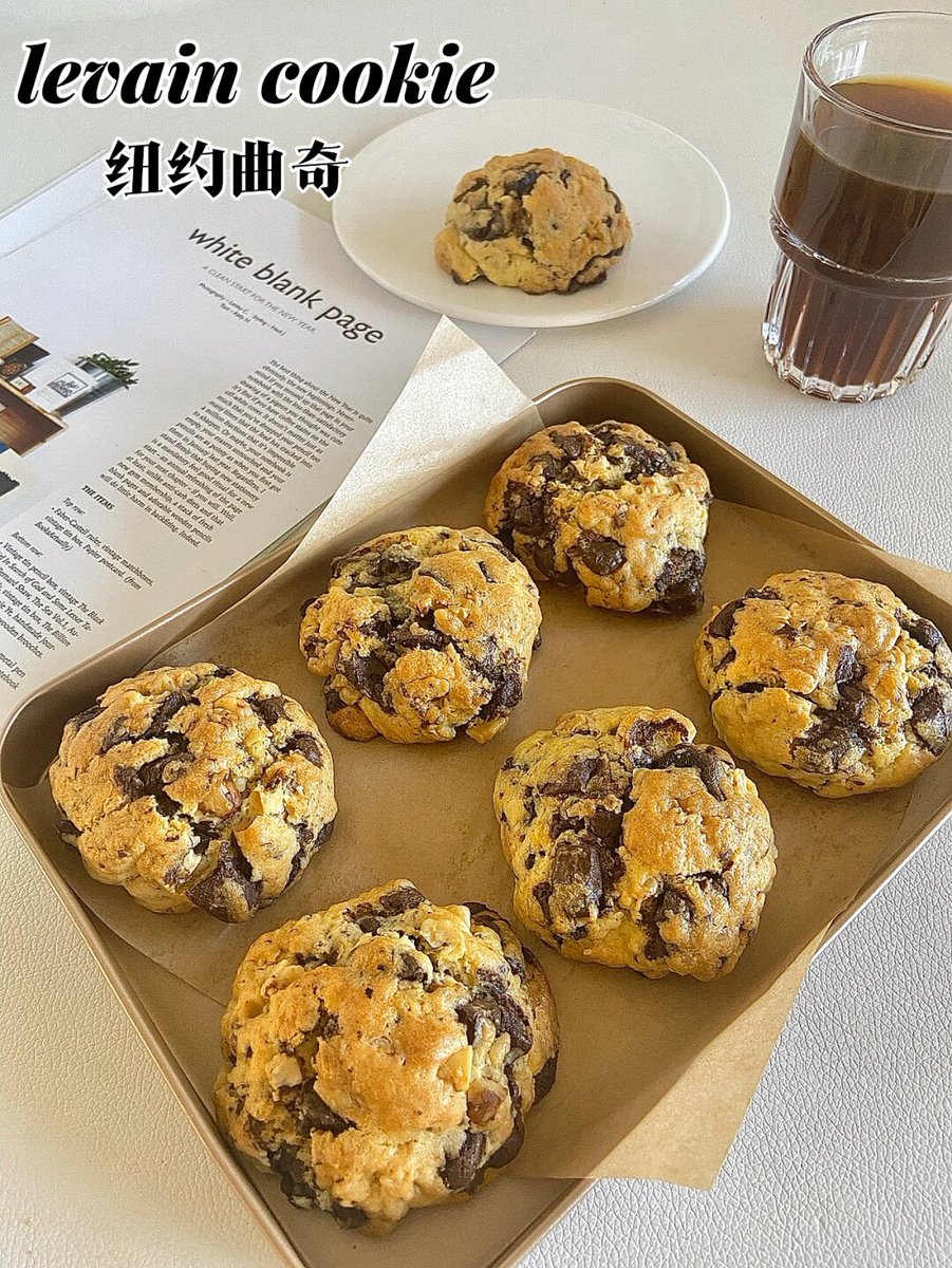 Polly37758124's tweet photo. Just pulled warm, buttery chocolate chip cookies from the oven  Perfect Sunday bake day hit! https://t.co/x5MT2nRrTN