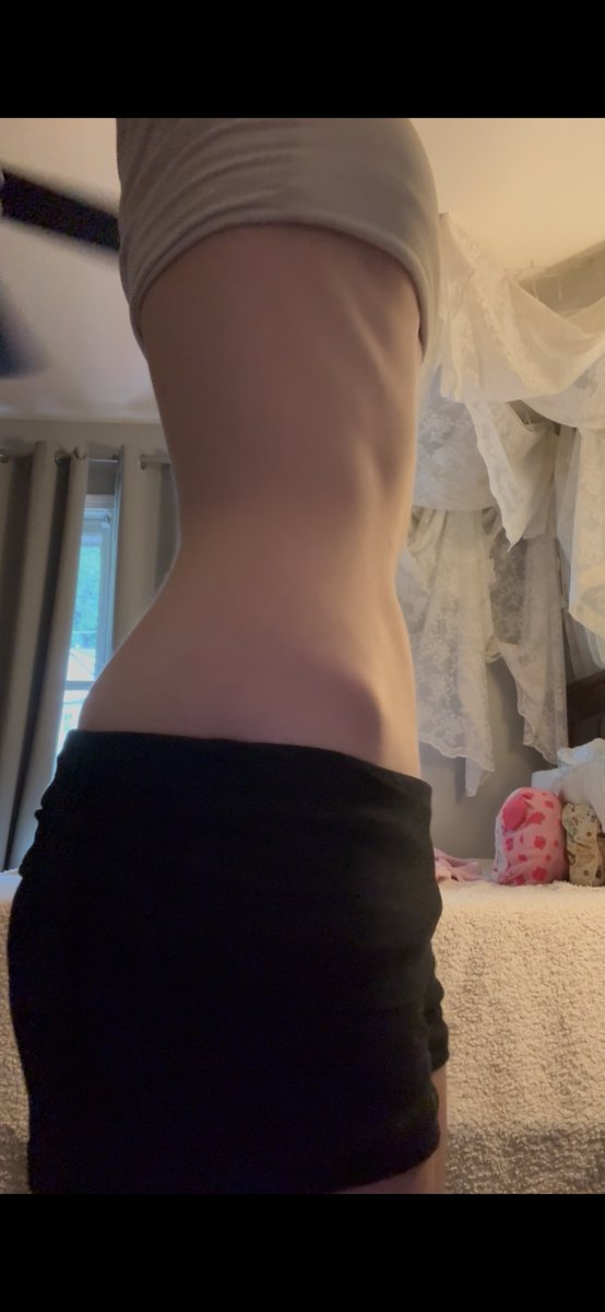 KathleenF97047's tweet photo. 94lbs 5’3 bmi 16.7 Waist check https://t.co/7SMf0jpgl2