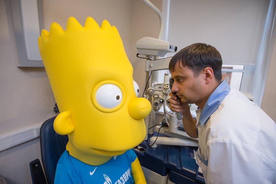 Data_Simpsons's tweet photo. En 2014, el Zenit de San Petersburgo tuvo como mascota a Bart Simpson.

En esta campaña del club ruso con Fox, Bart firmó un contrato con el equipo, hizo la revisión médica, entrenó con el plantel y vistió la camiseta con el número 87 (año de estreno de los cortos de Los Simpson) https://t.co/SoifSM4uhW