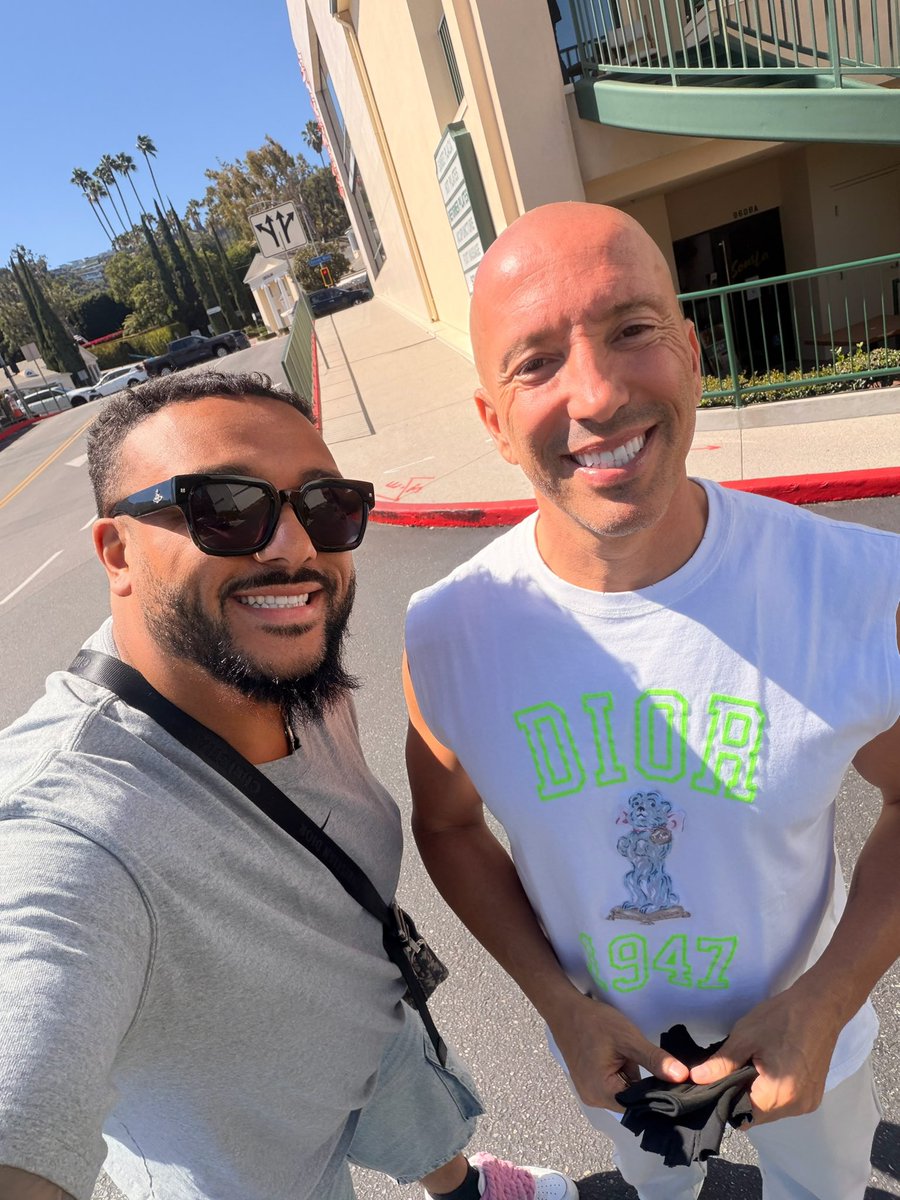Official_Jamal's tweet photo. Completely made my day but @XtineQuinn where are you !! Hahaha https://t.co/deMkFNwo8v