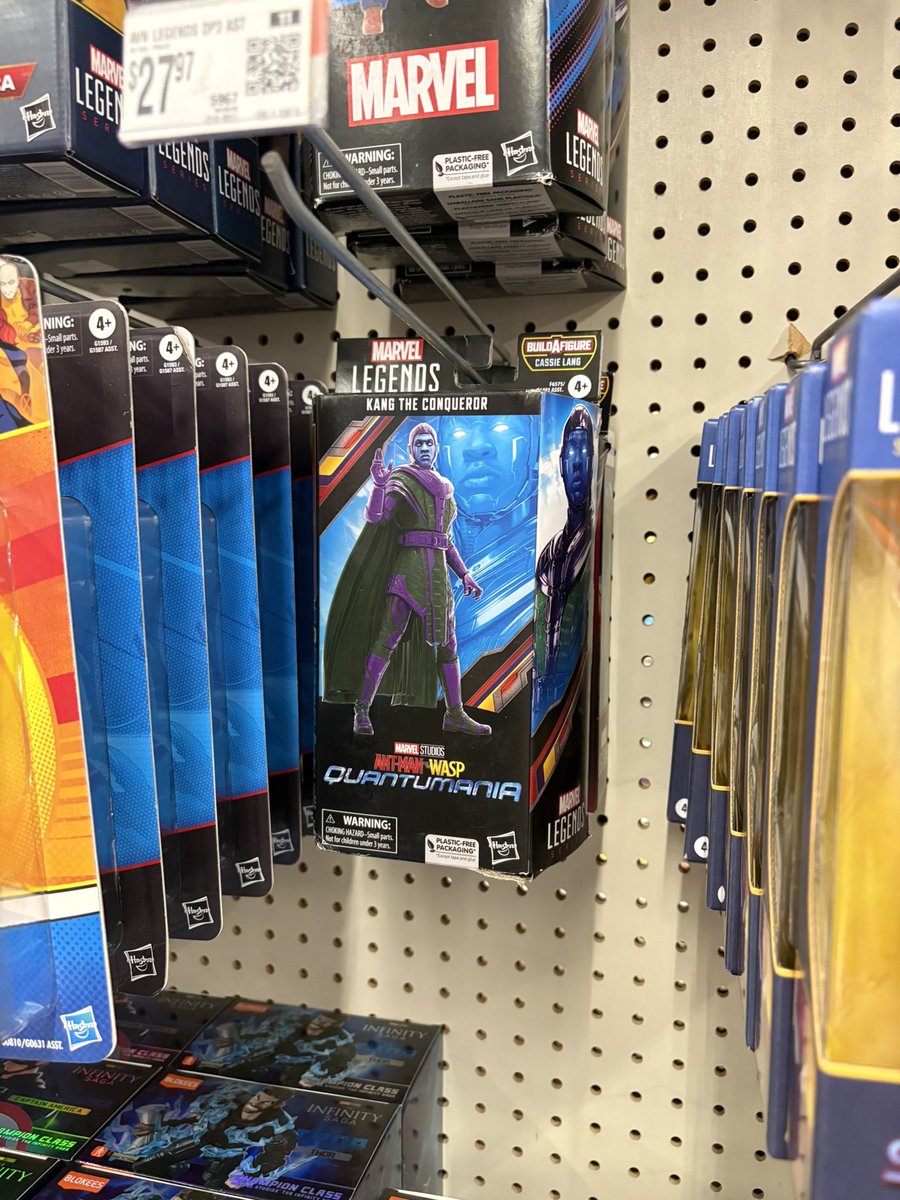 SpookyMulder_93's tweet photo. This 97 year old Walmart still serves their Marvel Legends Kang the Conqueror the old fashioned way https://t.co/0tb7zqiViQ