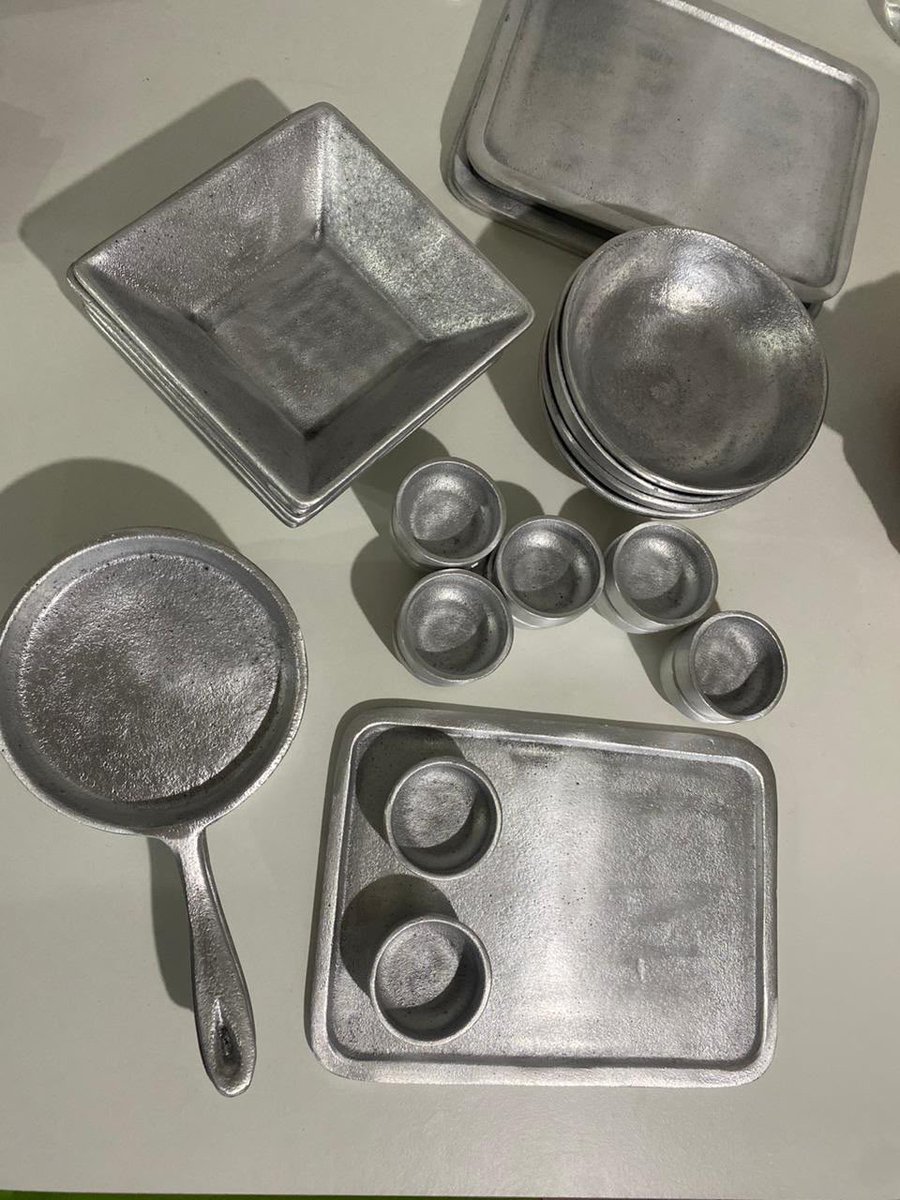 CaroBouvet's tweet photo. Hola a todos! 
Mi papá fabrica cosas en fundición de aluminio para gastronómicos o para tener vajilla canchera en casa 
Provoleteras,hamburgueseras, smasher, platos, bowls, dips, parrilla de mesa y mucho más. 
Somos de Moreno y hacemos envíos a todo el país
Se agradece RT 🙌🏼💘 https://t.co/XHkHDfXduL