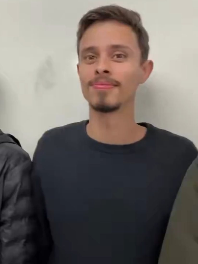 Hamkrv's tweet photo. @vlucasrocha Esse sofrido, olha o tamanho das bolsas 😂🤣😂🤣😂🤣 https://t.co/yL1hGHDDb8