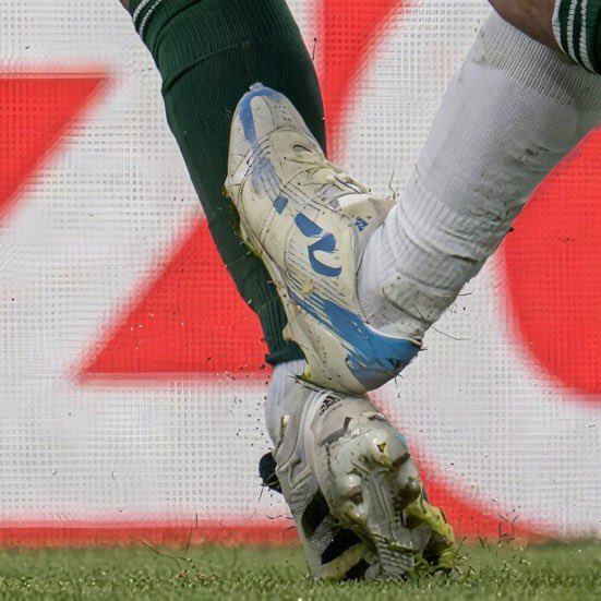 UtdTony1's tweet photo. 🔴🚨 BREAKING NEWS:

FIFA have officially apologized for the error made during Argentina's match after Lionel Messi was not shown a red card for his controversial challenge.❌

According to FIFA, the referee and VAR team failed to properly review the incident despite clear contact being visible from multiple angles.

 We admitted that the tackle should have been reviewed and that the officials made a mistake by allowing play to continue without disciplinary action.🔴