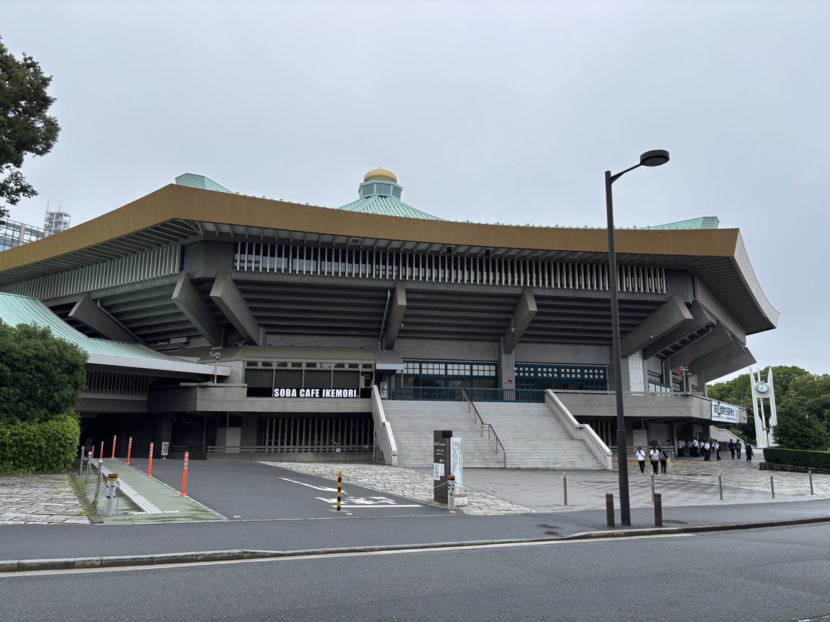 Kossi_Chan's tweet photo. 雨予報だったから岡山の聖地巡りはせず日帰りで帰ってきたけど、東京に戻ったということで武道館に寄って参りました。今回の岡山イベントで一旦区切りはついた形だけど、この作品ともっと夢を見られたらうれしいなぁ。#舞台推し武道 https://t.co/hpu3NJTOp1