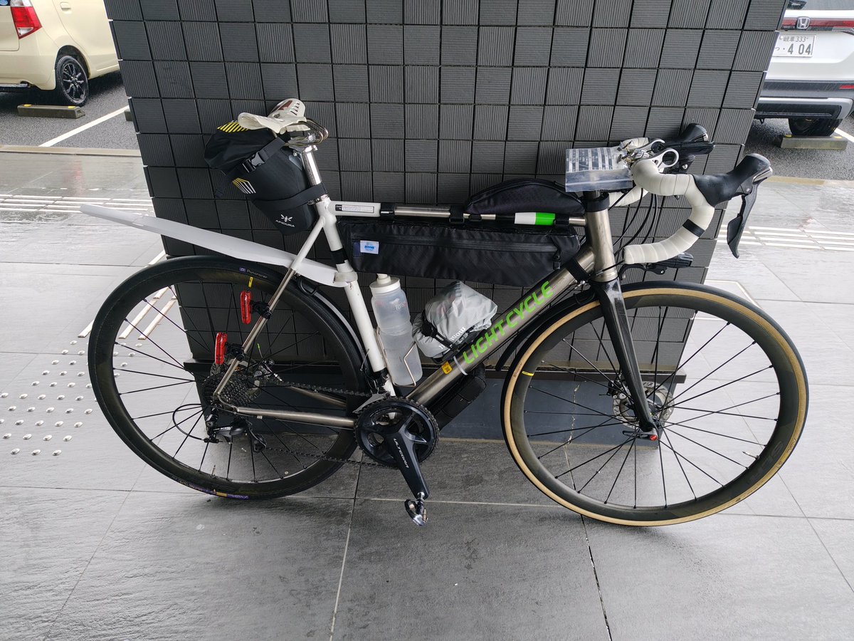 Addict_Crawler's tweet photo. それでは2日目スタート
今日はいわき市から新潟市まで245km
天候は雨、風はなんと追い風
制限時間は夜10時
新潟県境越えてからの40kmはほぼダウンヒルなので、そこまでの200kmを頑張るのだおれよ https://t.co/GJBAvMWjSP