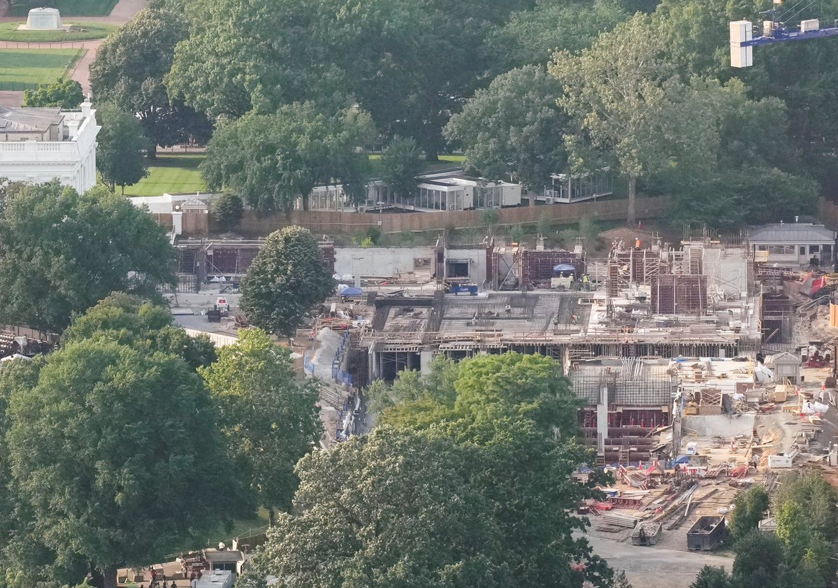 JoJoFromJerz's tweet photo. @atrupar Who would do such a thing?
Motherfucker turned half of the Capitol into a “pardon our appearance” Atlantic City casino meets Wally World construction site. https://t.co/JIdOuYY1TA