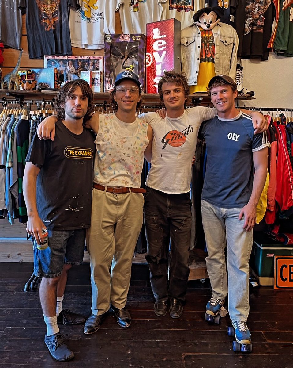 updating_keery's tweet photo. A new photo of Joe Keery with Wes, Javi &amp; Teddy in a vintage store in Albuquerque !

📸: heckyeahvintage on Instagram https://t.co/0h0ERJ0U0D