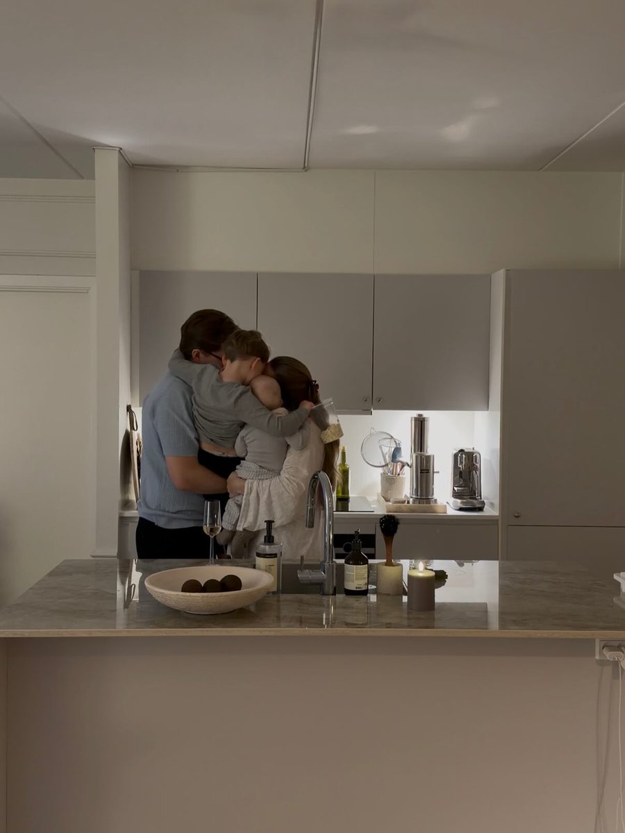 loversphotos's tweet photo. home is all of us https://t.co/Yi9dvKxH8s